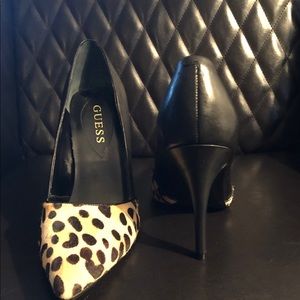 Guess black and leopard print pumps
